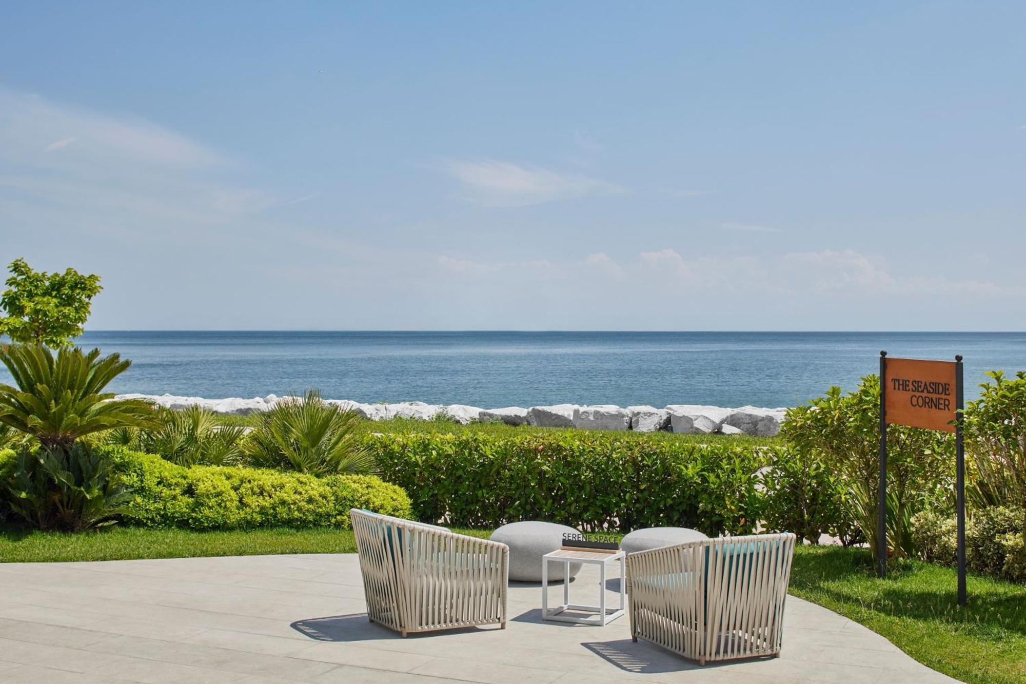 Jw Marriott Hotel Istanbul Marmara Sea Exterior foto View of the beach at the InterContinental Chania